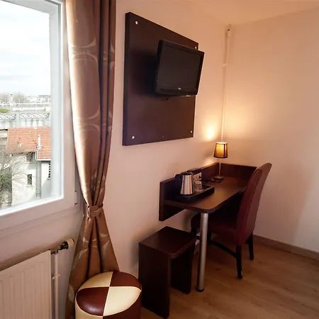 Milton Otel Neuilly-Plaisance