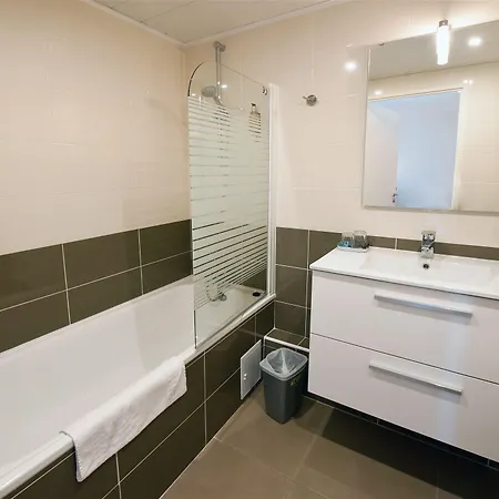 Milton Otel Neuilly-Plaisance