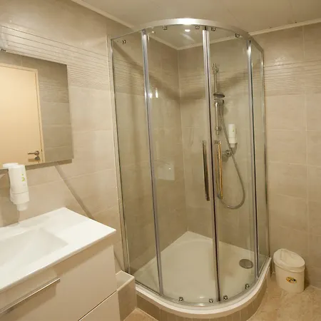 Milton Otel Neuilly-Plaisance
